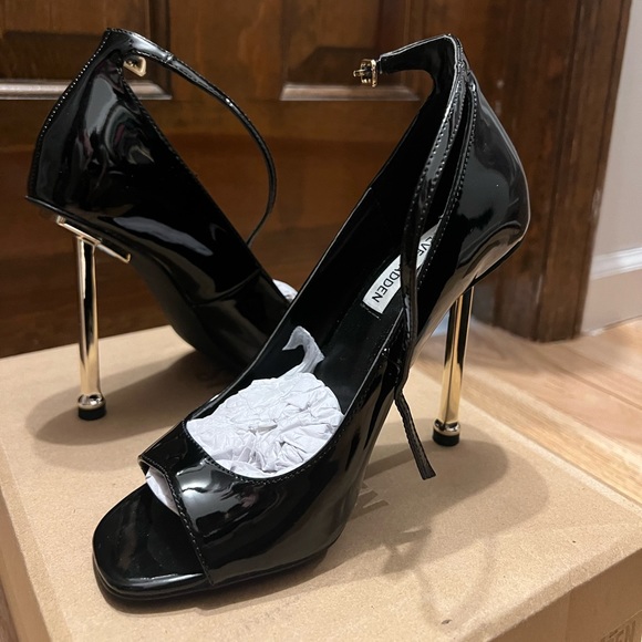 Steve Madden Black Open-Toed High Heels - Picture 1 of 4
